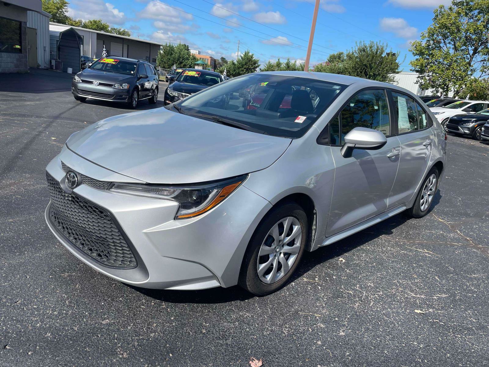 Used 2022 Toyota Corolla LE FWD image 3