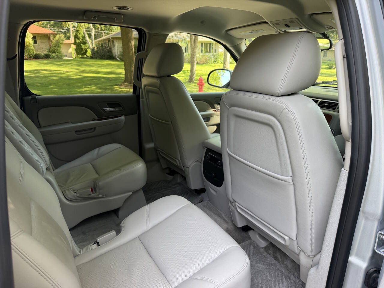 Used 2012 Chevrolet Suburban LTZ AWD/4WD image 15