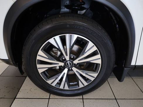 Used 2023 Nissan Rogue SV image 16