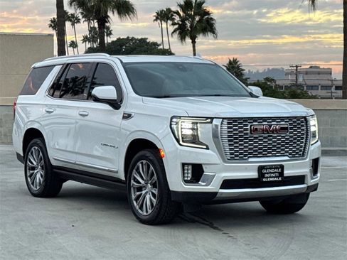 Used 2021 GMC Yukon Denali w/ Denali Premium Package image 2