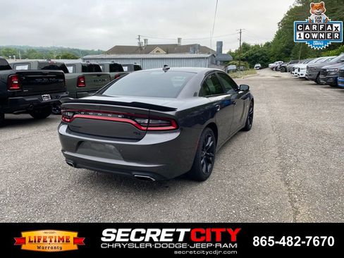 Used 2018 Dodge Charger R/T w/ Driver Confidence Group RWD image 5