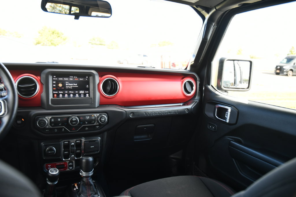 Used 2021 Jeep Wrangler Unlimited Rubicon w/ Cold Weather Group AWD/4WD image 30
