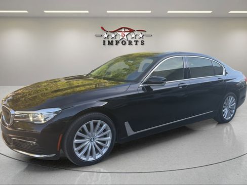 Used 2018 BMW 740i xDrive w/ Executive Package image 2