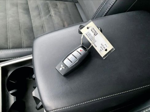 Used 2024 Mitsubishi Outlander SE image 13