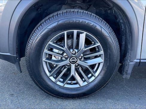 Used 2023 Nissan Rogue S image 11