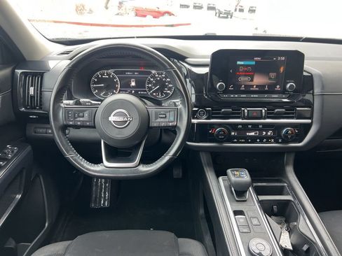 Used 2022 Nissan Pathfinder SV AWD/4WD image 18