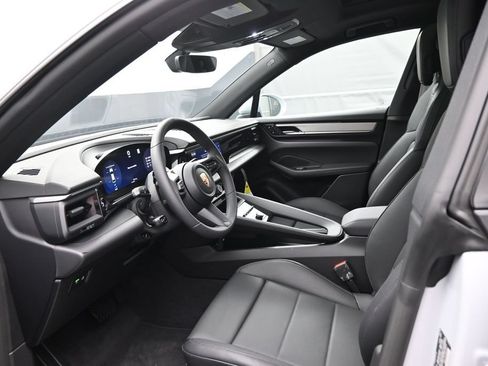New 2026 Porsche Macan 4 Electric AWD/4WD image 4