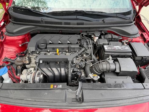 Used 2021 Hyundai Accent SE w/ Cargo Package FWD image 8