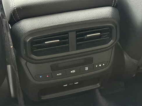 Certified 2025 Honda Pilot Touring image 17