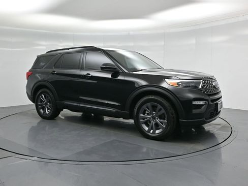 Certified 2023 Ford Explorer XLT w/ Equipment Group 202A image 30