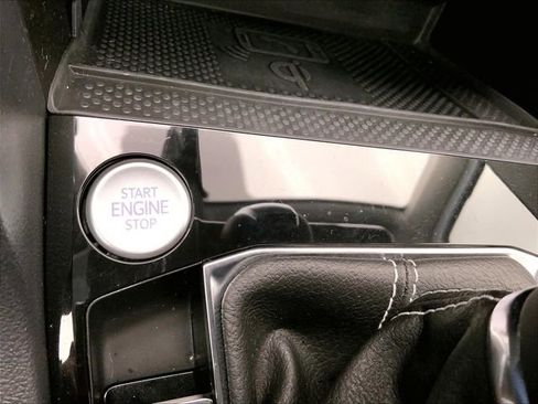 Certified 2024 Volkswagen Taos SE image 32