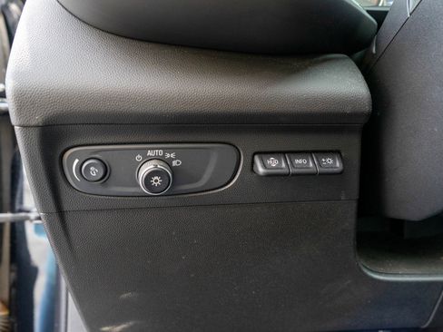 Used 2021 Buick Envision Essence w/ Technology Package I AWD/4WD image 17