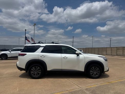 Certified 2023 Nissan Pathfinder SV w/ Lighting Package (N92) FWD image 25