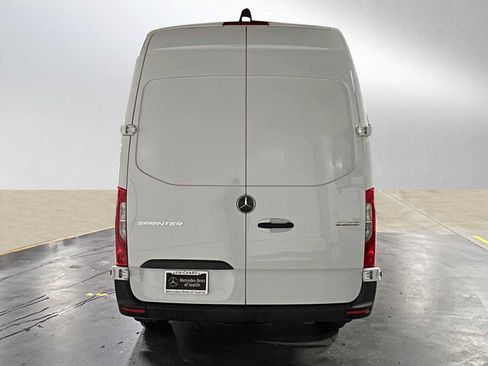 Used 2025 Mercedes-Benz Sprinter 2500 image 4