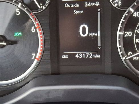 Used 2021 Lexus GX 460 Premium w/ Premium Package image 21