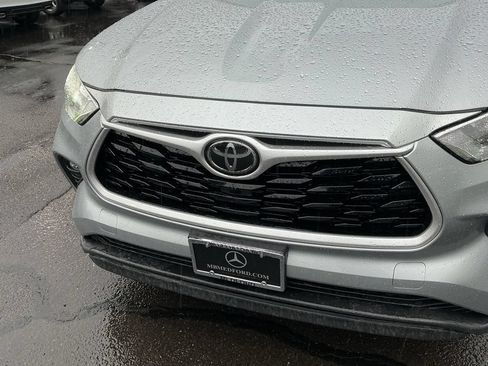 Used 2020 Toyota Highlander XLE AWD/4WD image 4
