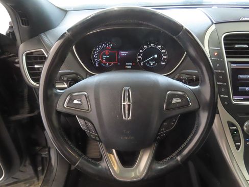 Used 2016 Lincoln MKX Reserve w/ Driver Assistance Package FWD image 17
