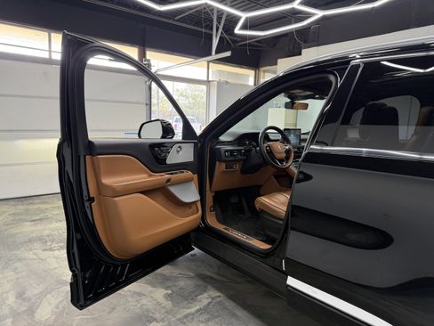 Used 2023 Lincoln Aviator Black Label w/ Dynamic Handling Package AWD/4WD image 9