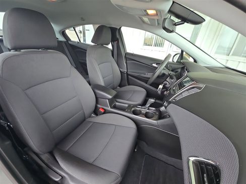 Used 2019 Chevrolet Cruze LT image 25