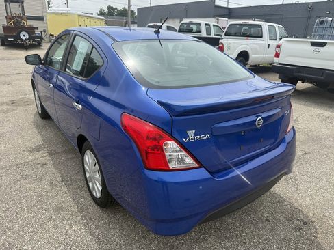 Used 2017 Nissan Versa SV FWD image 4