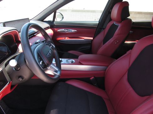 Used 2024 Genesis GV70 2.5T w/ Sport Prestige Package AWD/4WD image 16