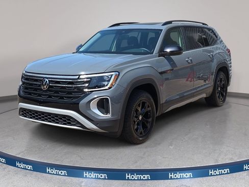 Used 2024 Volkswagen Atlas Peak Edition SE AWD/4WD image 1