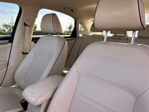 Used 2018 Volkswagen Passat 2.0T SE image 15