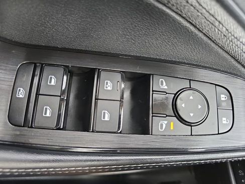 Used 2023 Nissan Rogue SV FWD image 30