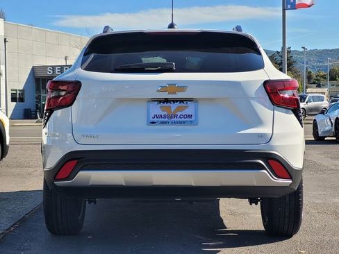 New 2026 Chevrolet Trax LT FWD image 6
