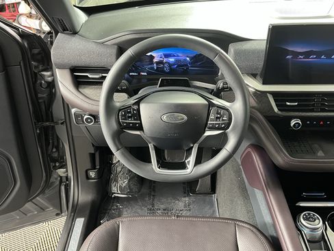 Used 2025 Ford Explorer Platinum w/ LUX Leather Package AWD/4WD image 12