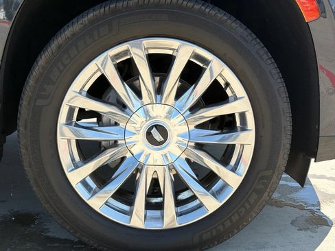 Used 2023 Cadillac Escalade Premium Luxury AWD/4WD image 9