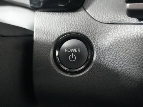 Used 2025 Toyota Camry SE image 18