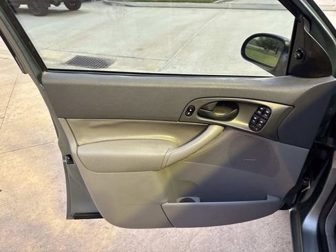 Used 2005 Ford Focus ZXW Wagon image 20