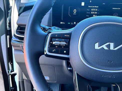 Used 2025 Kia Carnival SX Prestige FWD image 26
