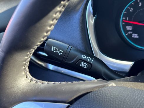 Used 2021 Chevrolet Traverse LT image 19