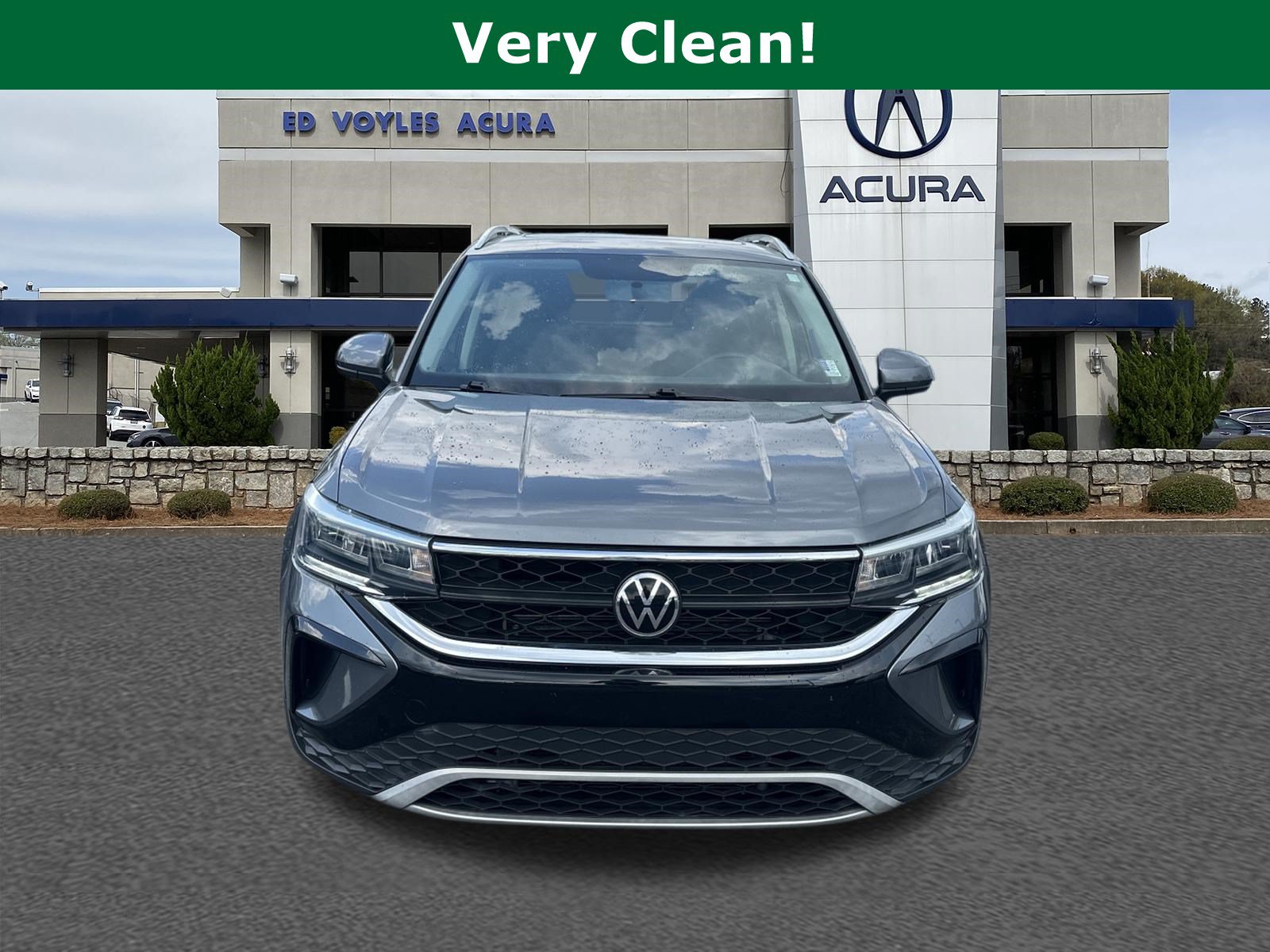 Used 2022 Volkswagen Taos SE FWD image 2