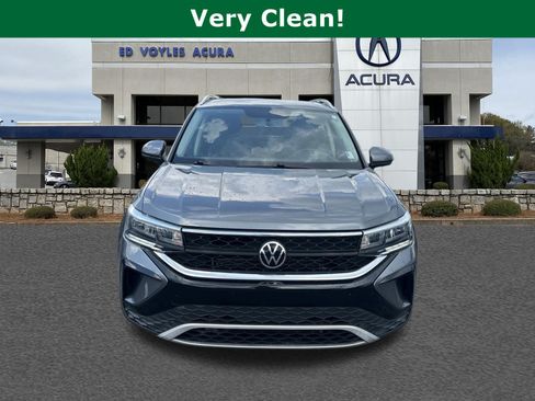 Used 2022 Volkswagen Taos SE FWD image 2