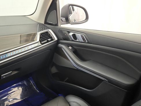 Used 2025 BMW X7 xDrive40i AWD/4WD image 23