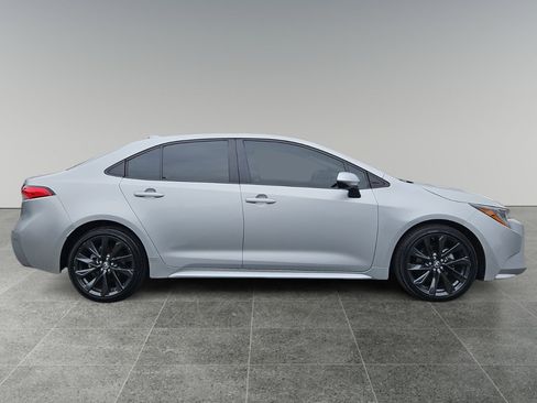 Used 2021 Toyota Corolla LE image 8