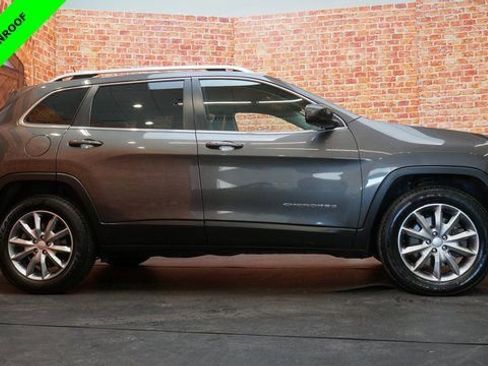 Used 2018 Jeep Cherokee Limited image 8