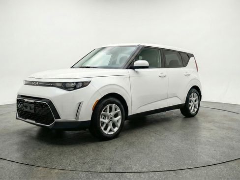 Used 2025 Kia Soul LX w/ LX Technology Package image 3