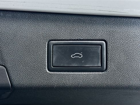 Used 2023 Volkswagen ID.4 Pro S image 31