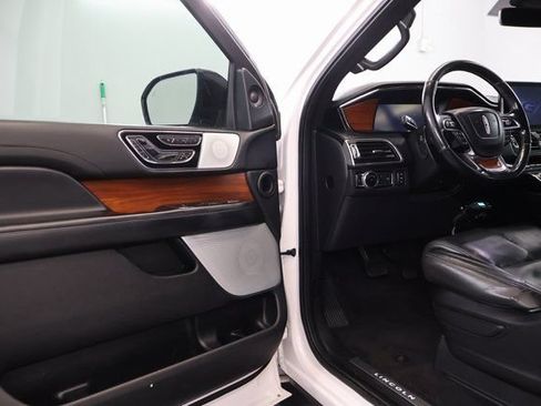 Used 2019 Lincoln Navigator Reserve w/ Cargo Package AWD/4WD image 9