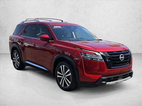 Certified 2024 Nissan Pathfinder Platinum w/ Black Appearance Package AWD/4WD image 3