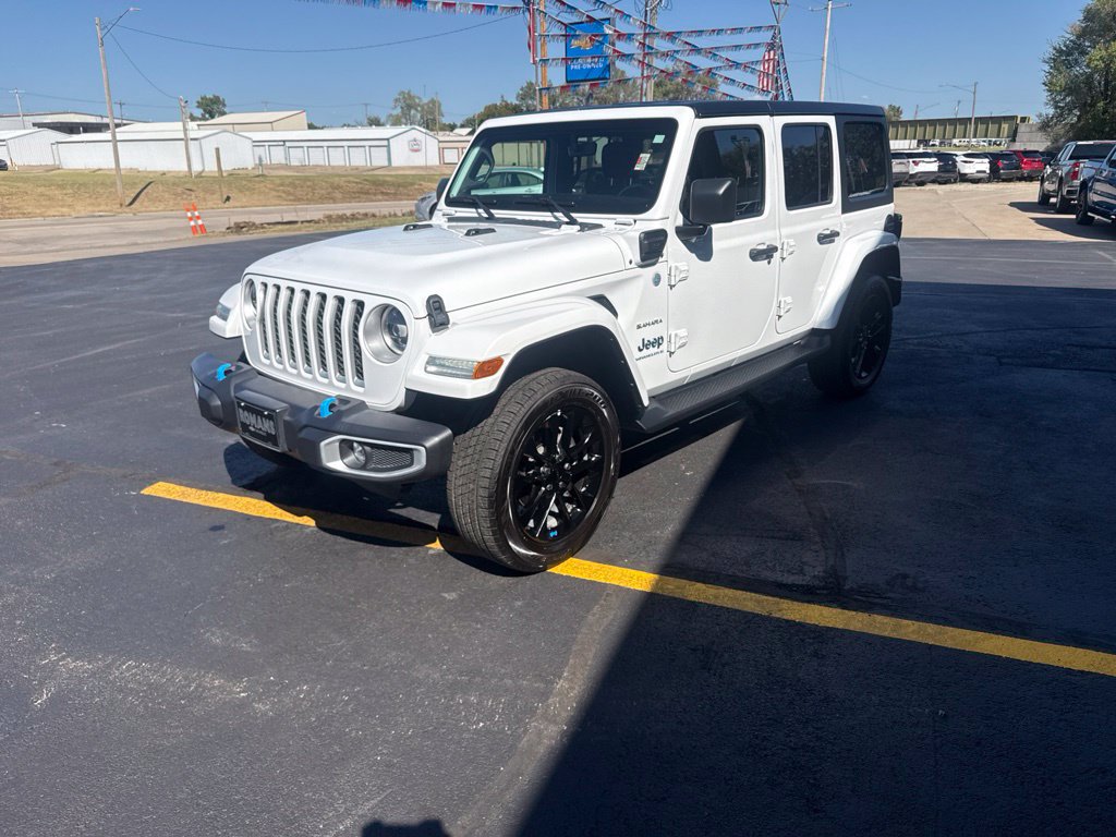 Used 2023 Jeep Wrangler Unlimited Sahara w/ Cold Weather Group AWD/4WD image 9