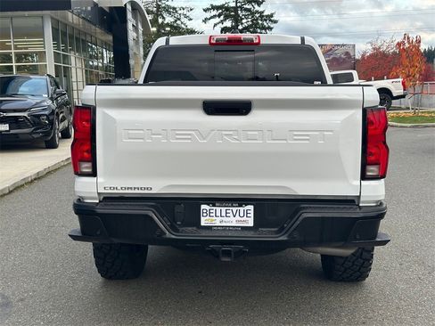 Used 2024 Chevrolet Colorado Z71 w/ Z71 Convenience Package 2 image 4