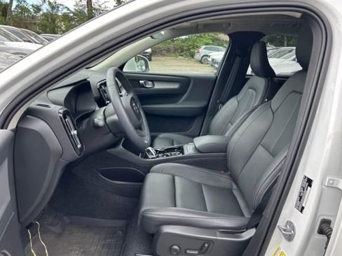 Used 2025 Volvo XC40 B5 Plus w/ Protection Package Premier AWD/4WD image 4