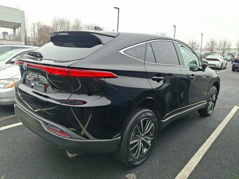 Used 2023 Toyota Venza LE image 4