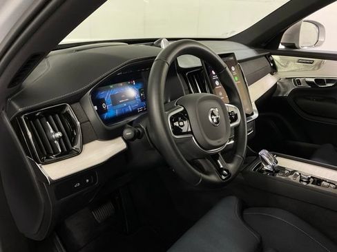 Certified 2025 Volvo XC90 T8 Ultra AWD/4WD image 19