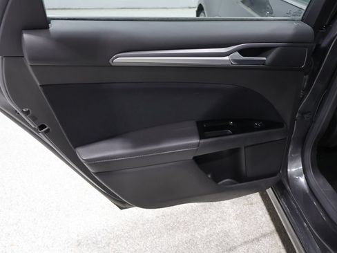 Used 2016 Ford Fusion SE FWD image 19